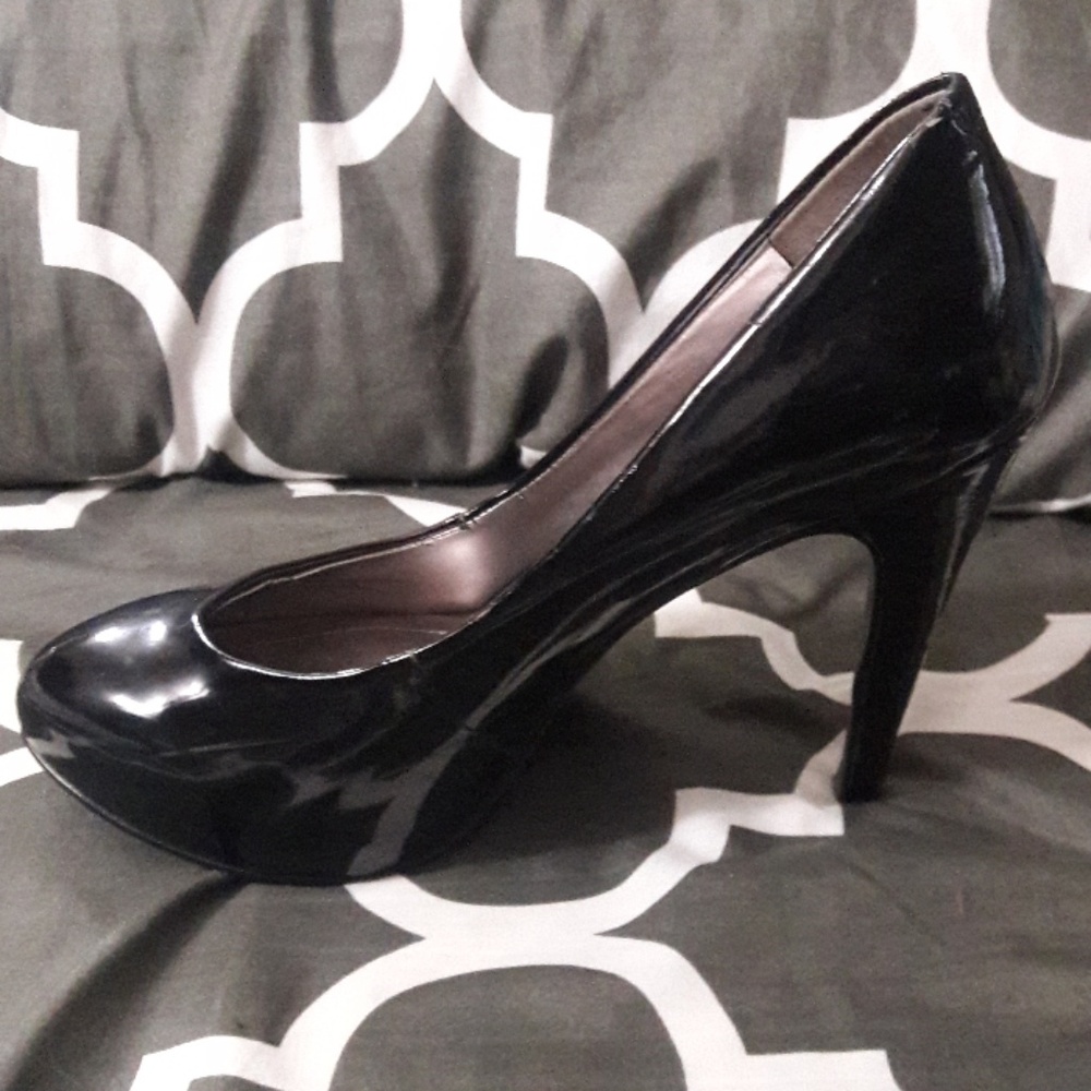 Shoes - Picture 2 of 3